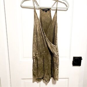 madden nyc- olive velvet romper xsmall